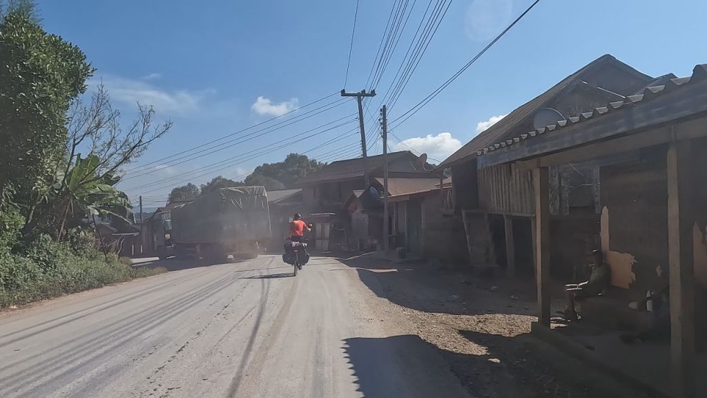 Villages au nord du Laos avec des passages de camion qui génèrent énormément de poussières